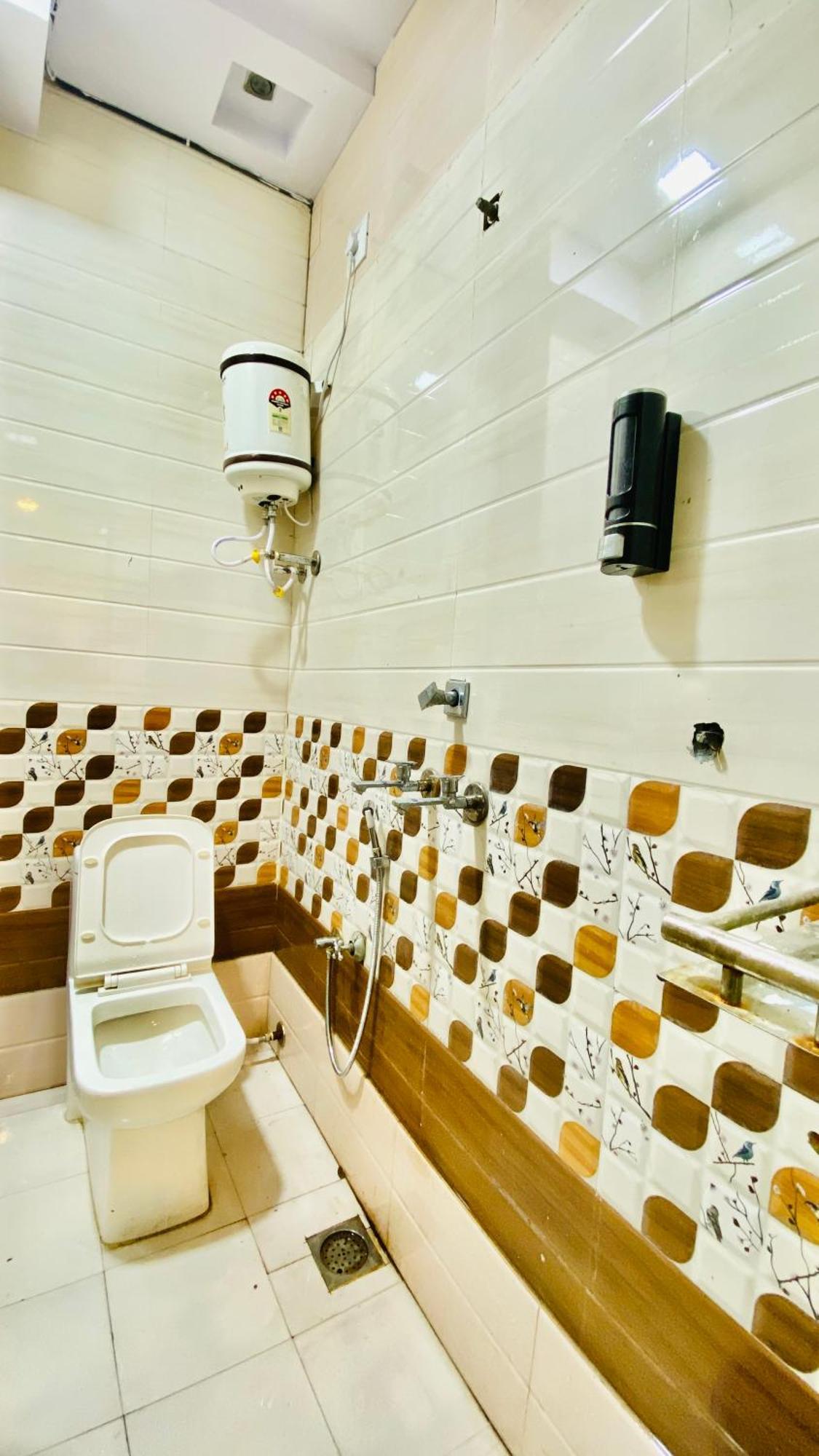Hotel Mark Ujjain Bagian luar foto