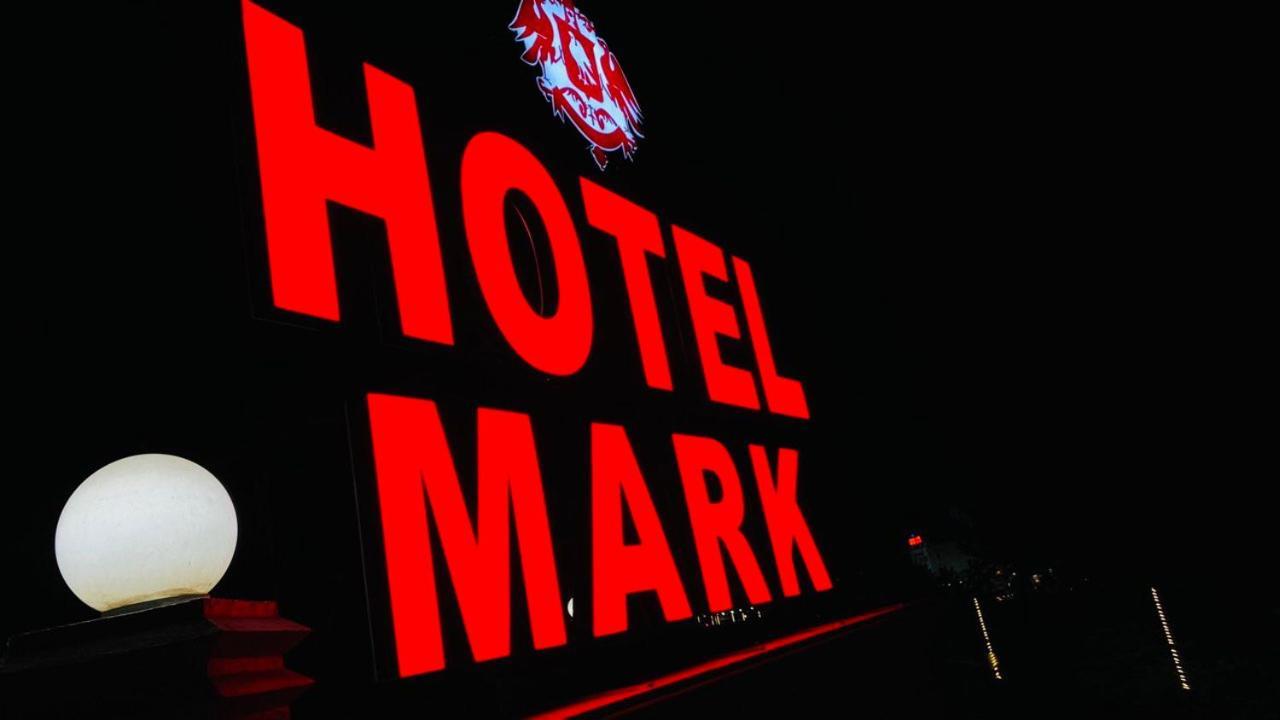 Hotel Mark Ujjain Bagian luar foto