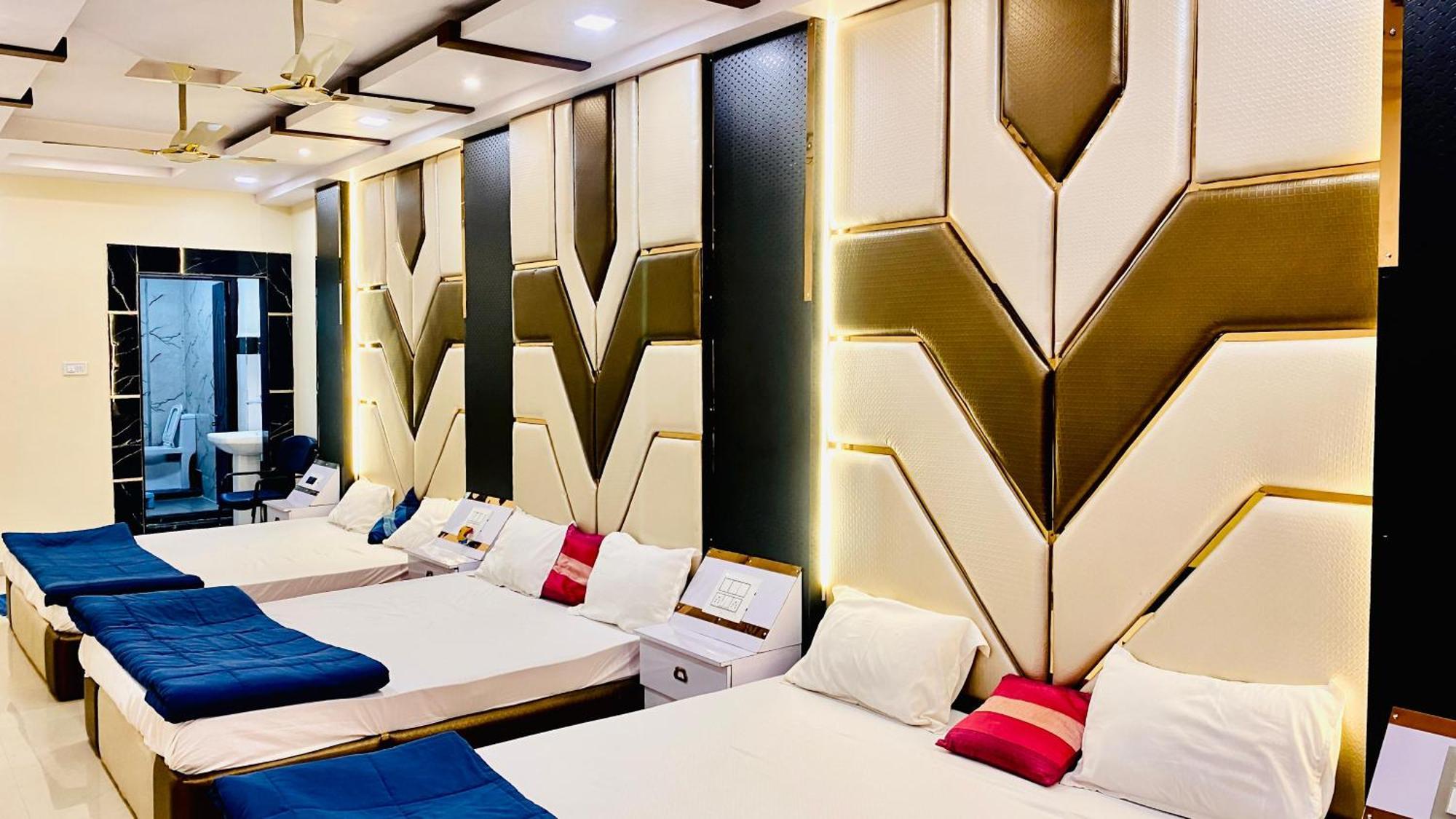 Hotel Mark Ujjain Bagian luar foto
