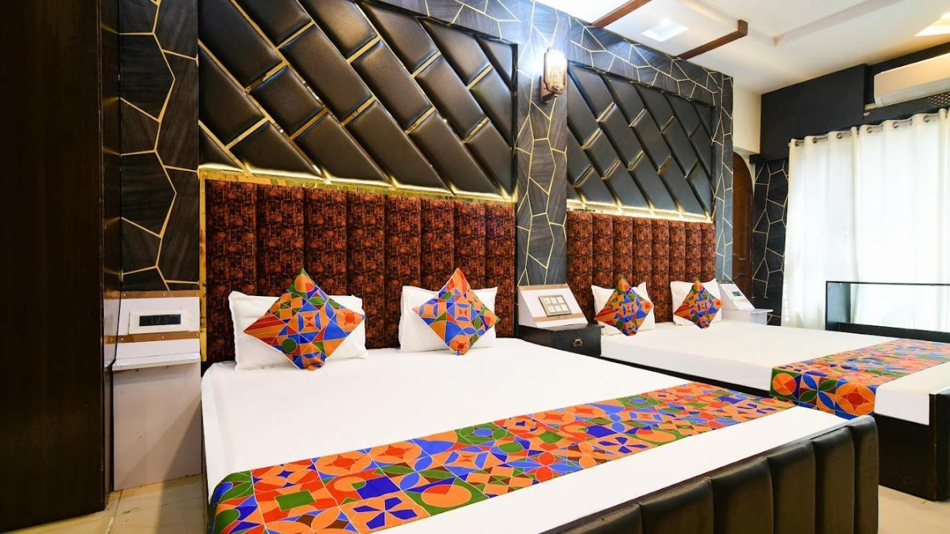 Hotel Mark Ujjain Bagian luar foto