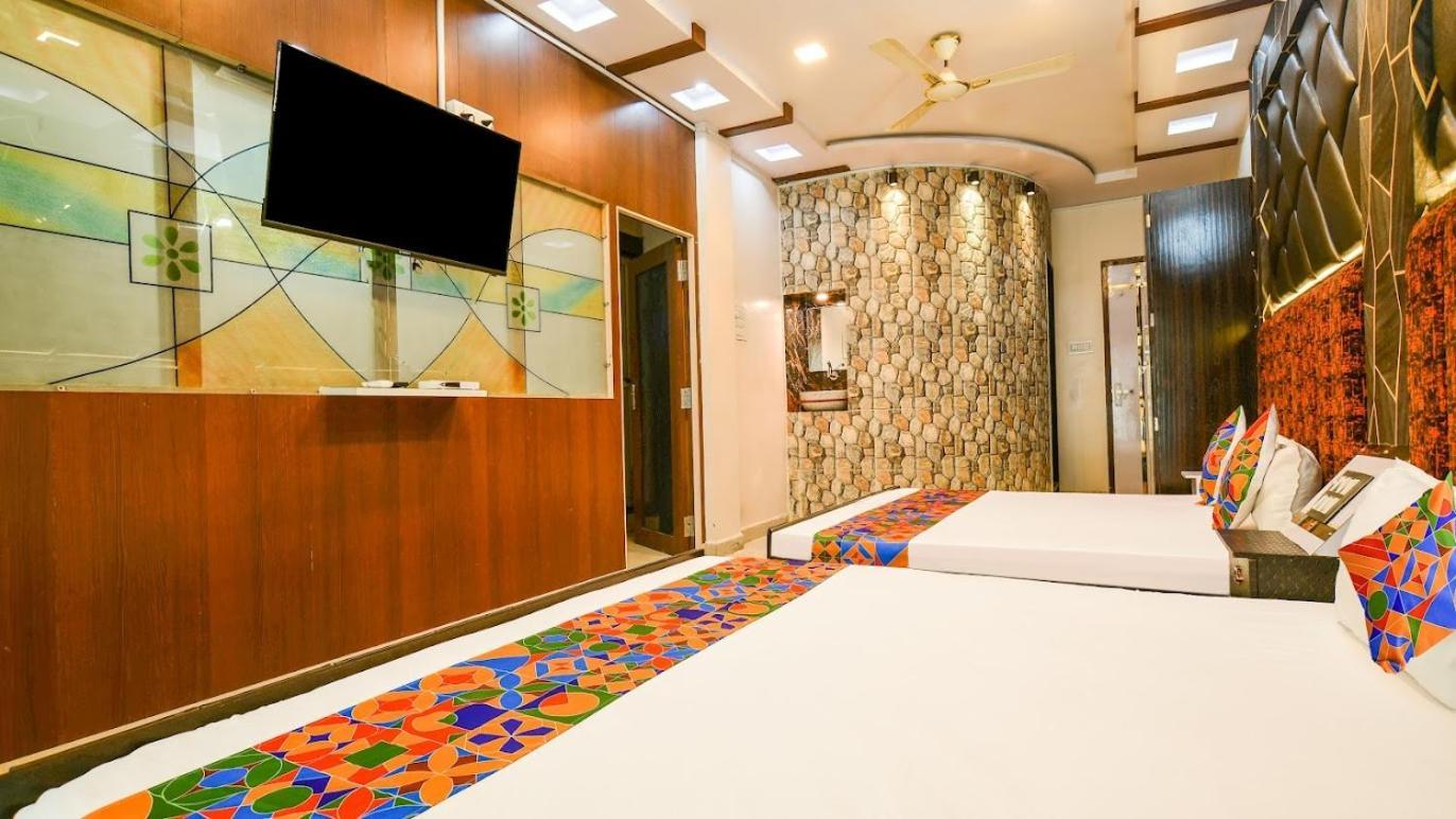 Hotel Mark Ujjain Bagian luar foto