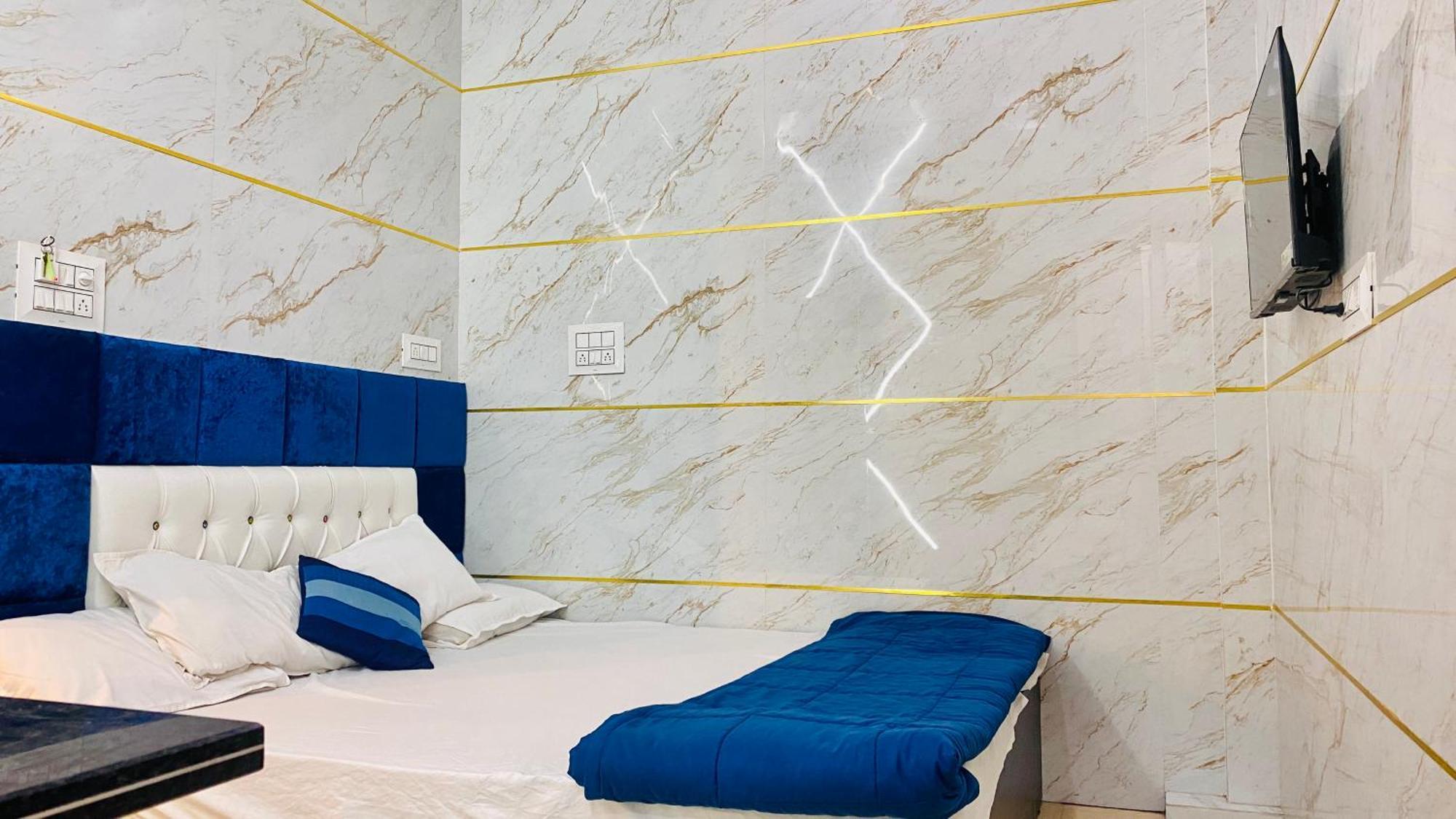 Hotel Mark Ujjain Bagian luar foto