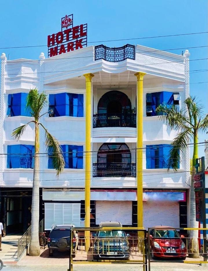 Hotel Mark Ujjain Bagian luar foto